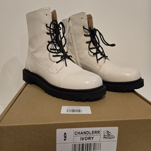 Womens Chandlerr Ivory Zip Boots Size 9 - Picture 5 of 5
